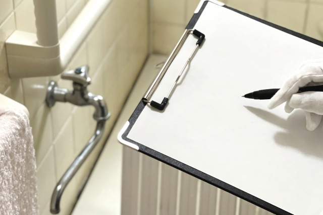 退去立会いの作業イメージ 風呂のチェック